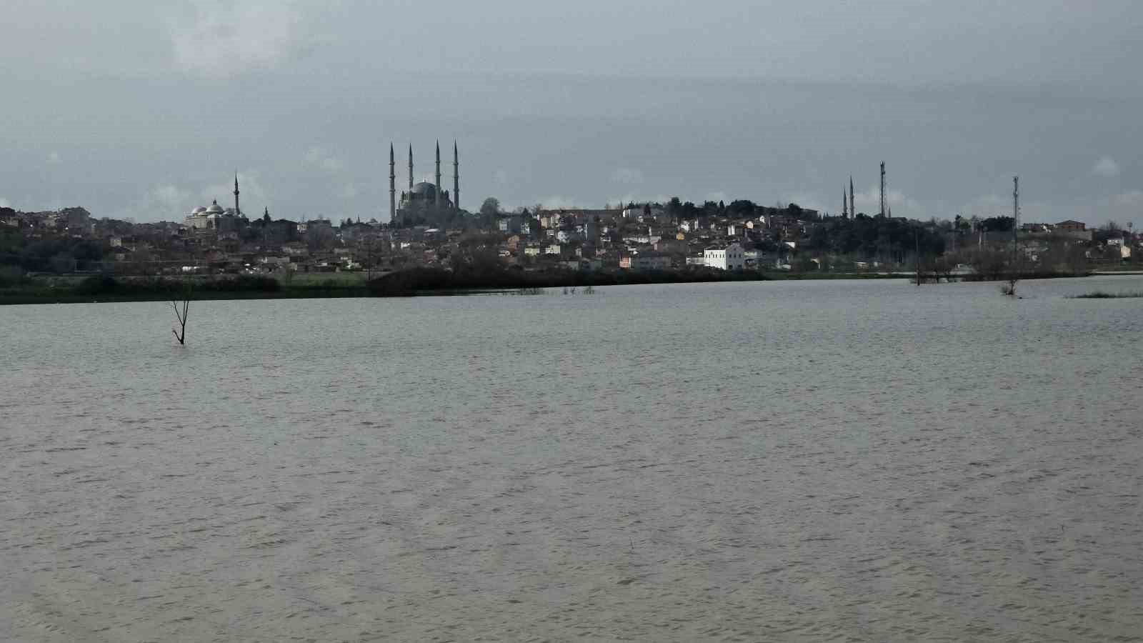 Selimiye Camii, göle dönen tarlalardan İstanbul’daki Sultanahmet’i andırdı
