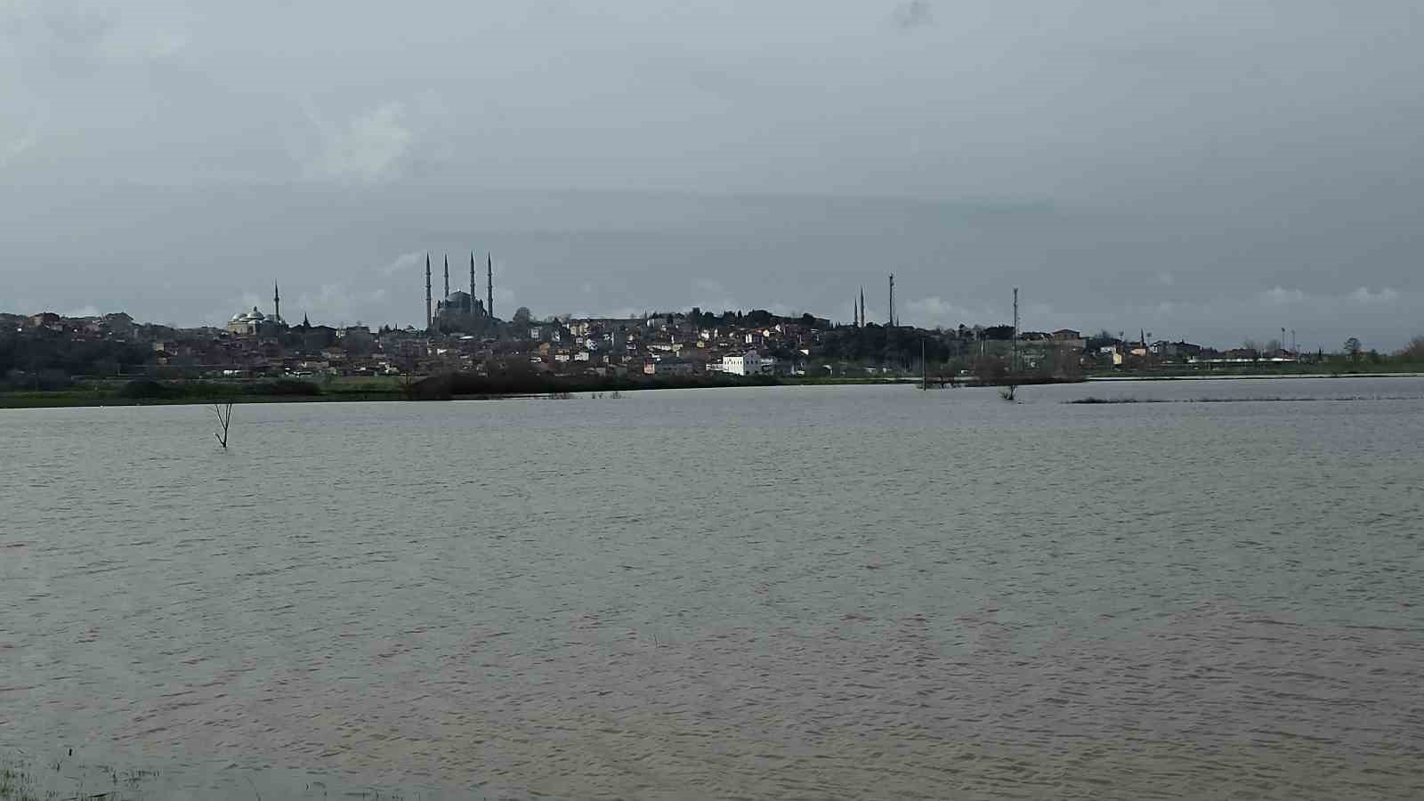 Selimiye Camii, göle dönen tarlalardan İstanbul’daki Sultanahmet’i andırdı
