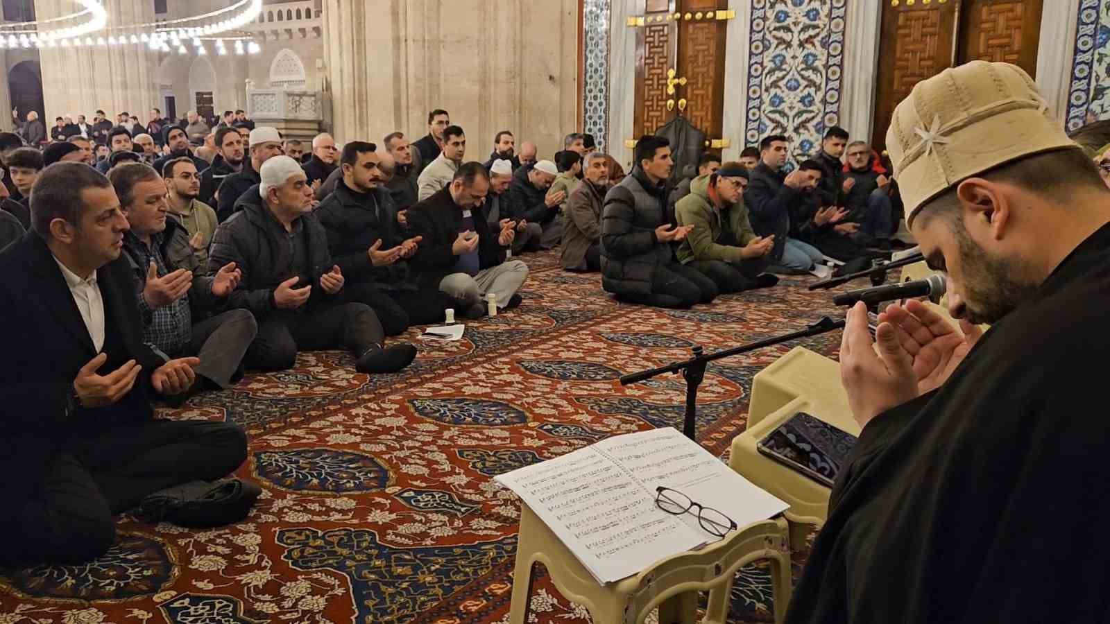Selimiye Camii’nde 4 yıl aradan sonra ilk teravih

