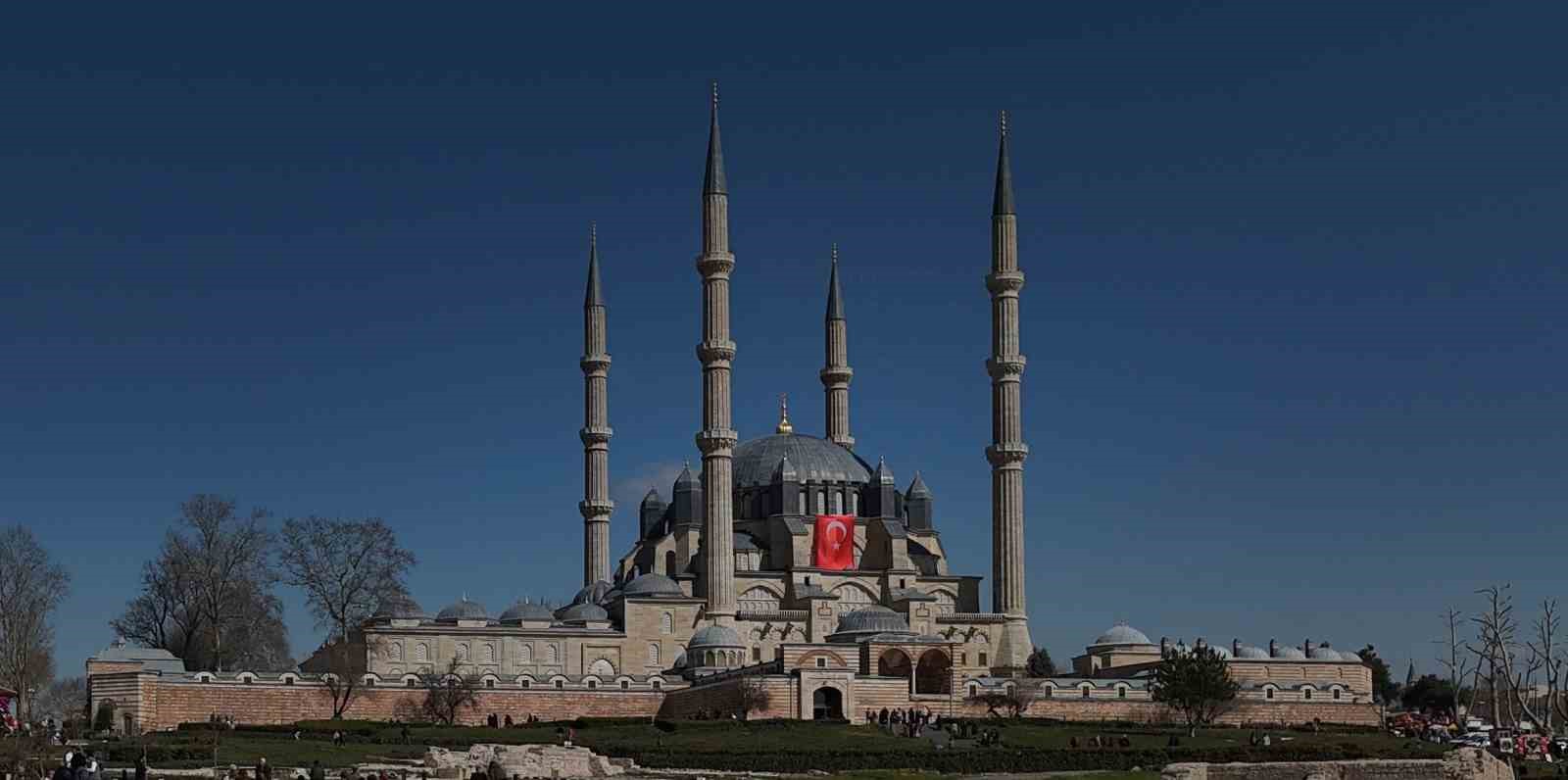 Selimiye Camii’nde restorasyon sonrası ilk bayram namazı kılındı

