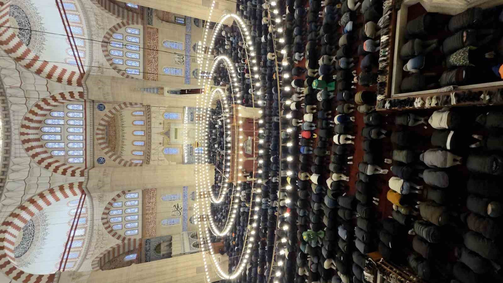 Selimiye Camii’nde restorasyon sonrası ilk bayram namazı kılındı
