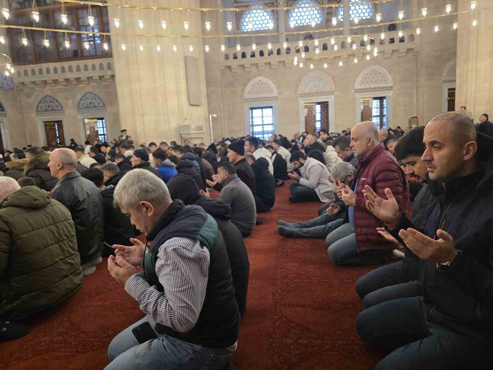 Selimiye Camii’nde restorasyon sonrası ilk bayram namazı kılındı
