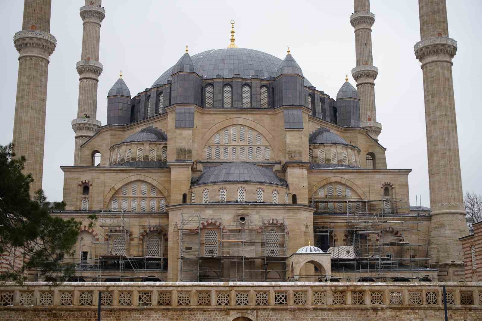 Selimiye Camii’nde tartışma konusu olan kubbe yazıları uzun bir aradan sonra ilk kez görüntülendi
