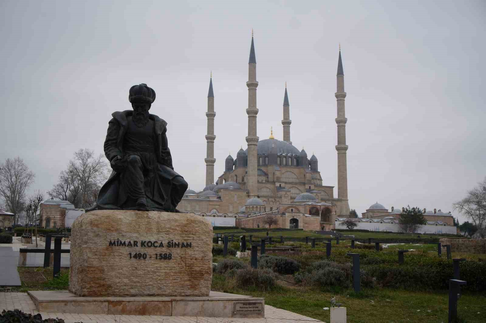 Selimiye Camii’nde tartışma konusu olan kubbe yazıları uzun bir aradan sonra ilk kez görüntülendi
