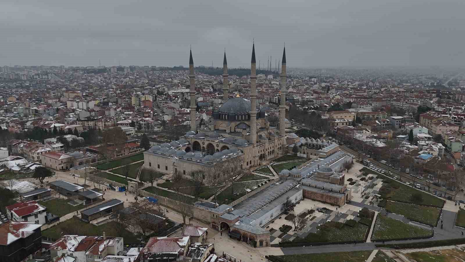 Selimiye Camii’nde tartışma konusu olan kubbe yazıları uzun bir aradan sonra ilk kez görüntülendi
