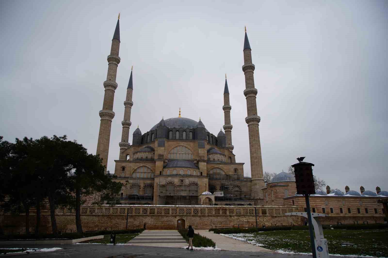 Selimiye Camii’nde tartışma konusu olan kubbe yazıları uzun bir aradan sonra ilk kez görüntülendi
