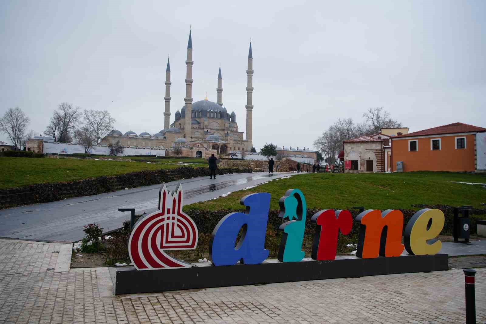 Selimiye Camii’nde tartışma konusu olan kubbe yazıları uzun bir aradan sonra ilk kez görüntülendi

