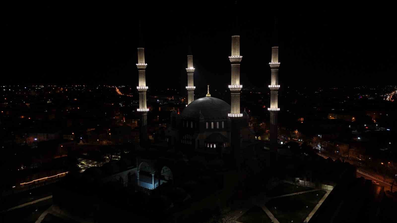 Selimiye Camii’nin ışıkları yıllar sonra yeniden yandı
