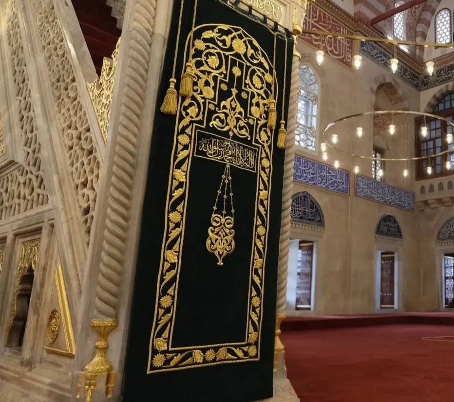 Selimiye Camii’nin minber örtüsü yenilendi
