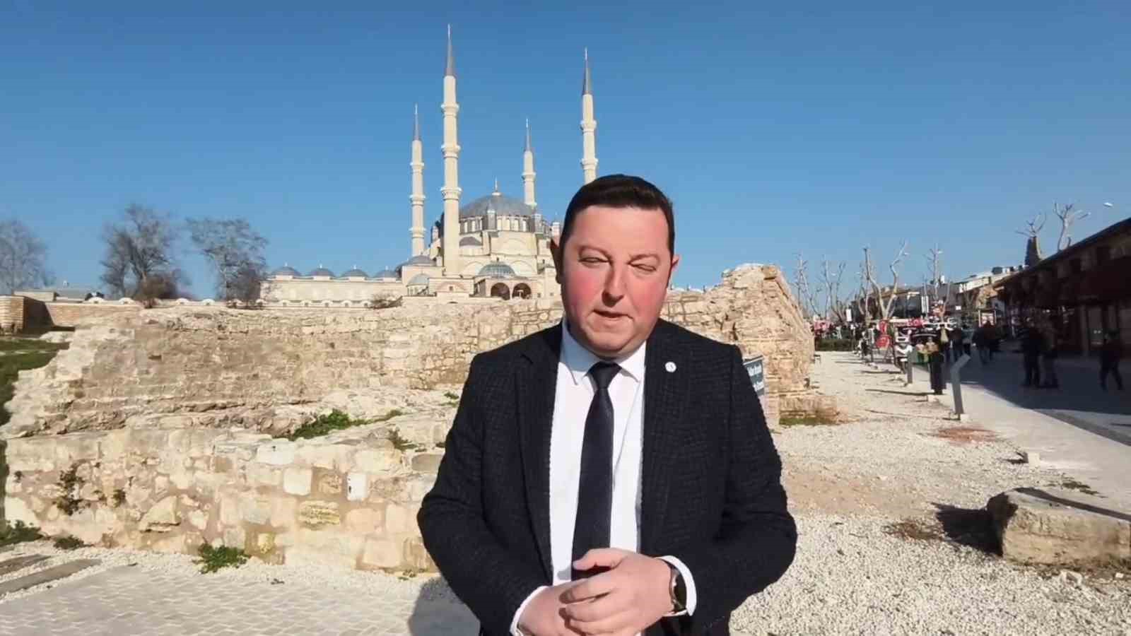 Selimiye yeniden açıldı, Edirne ziyaretçi akınına uğradı
Selimiye yeniden açıldı, Edirne ziyaretçi akınına uğradı