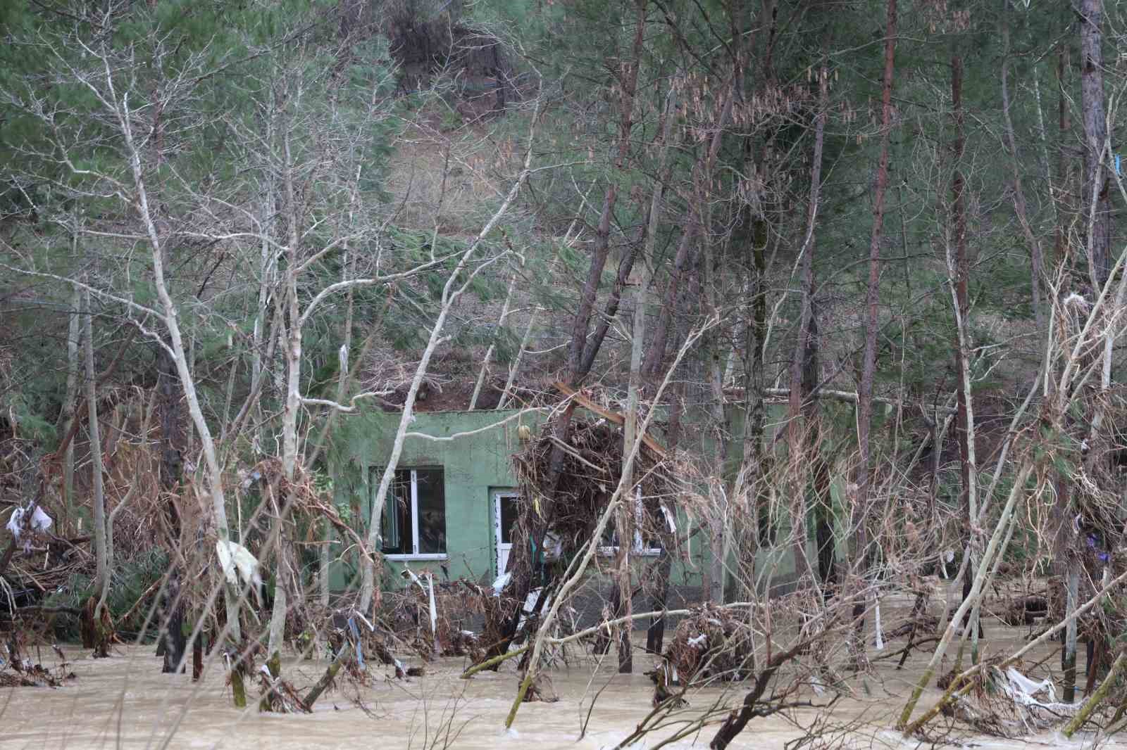 Selin ardından oluşan plastik atıklar dikkat çekti
