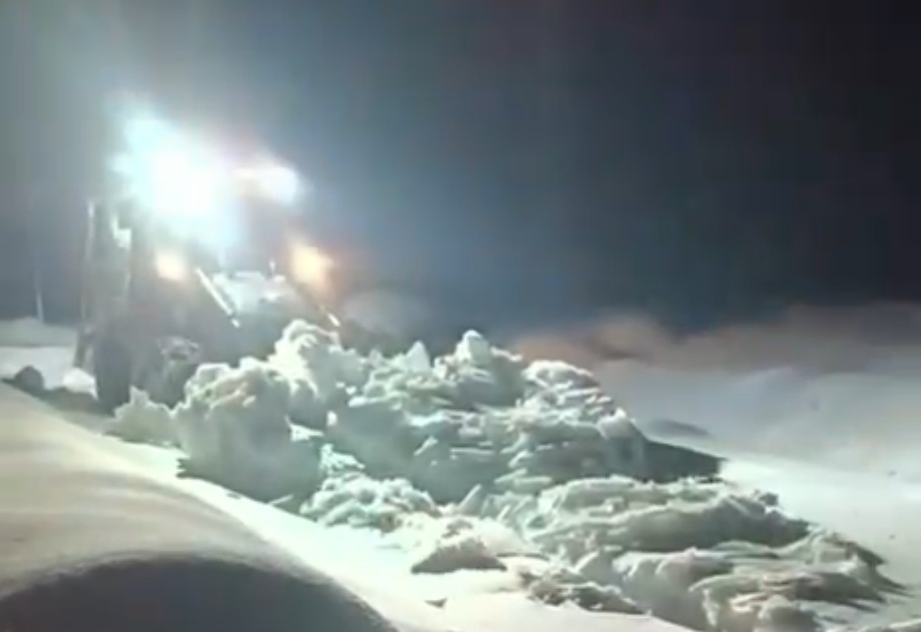 Şemdinli’de 1 metrelik karda hayat mesaisi: Zehirlenen 12 kişi için ekipler seferber oldu
