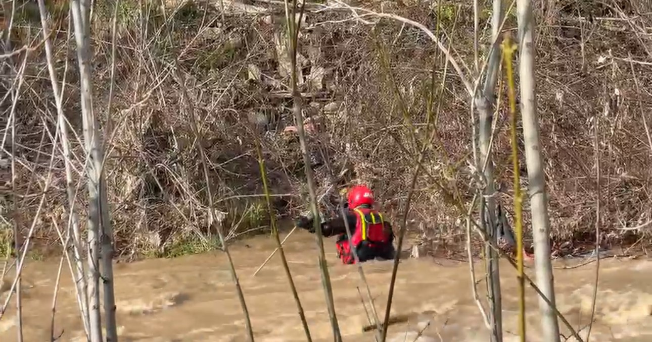 Şemdinli’de dereye düşen çocuğu arama çalışmaları sürüyor
