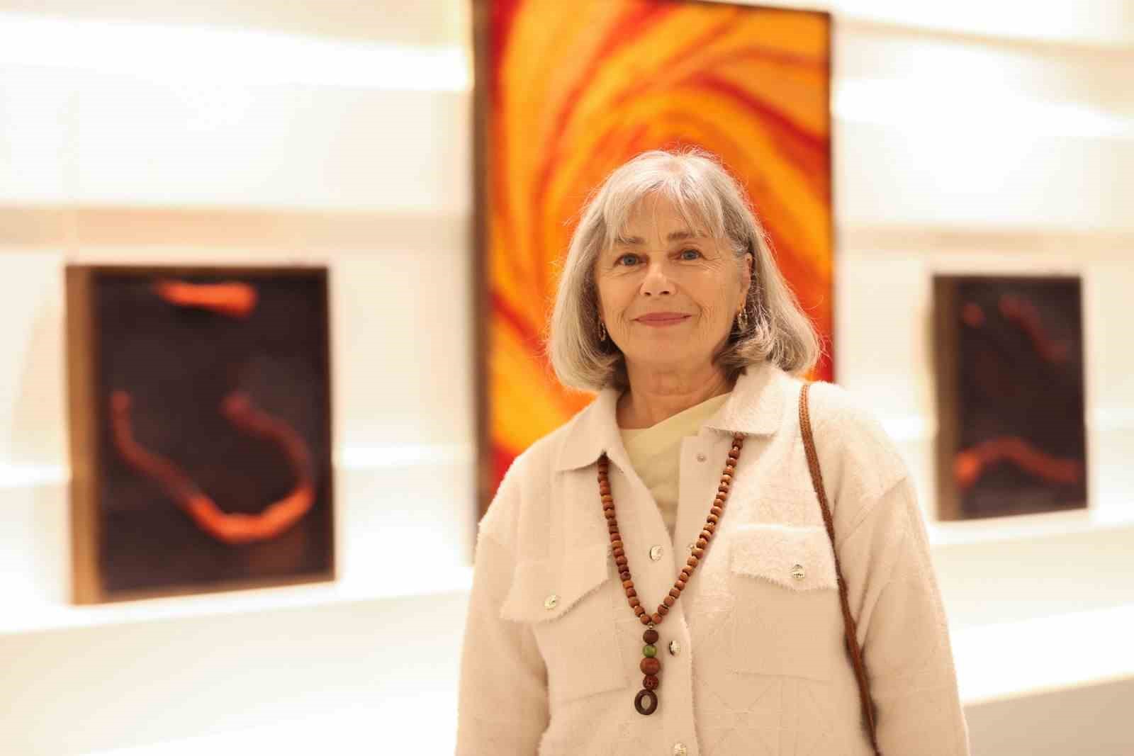 Semra Özümerzifon’un "Ağlı Hikayeler" sergisi Galeri Deniz’de açıldı
