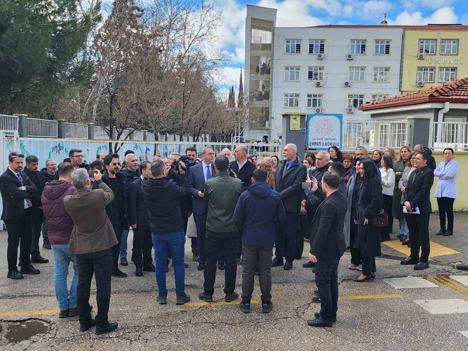 Sendikalardan saldırı girişimine tepki
