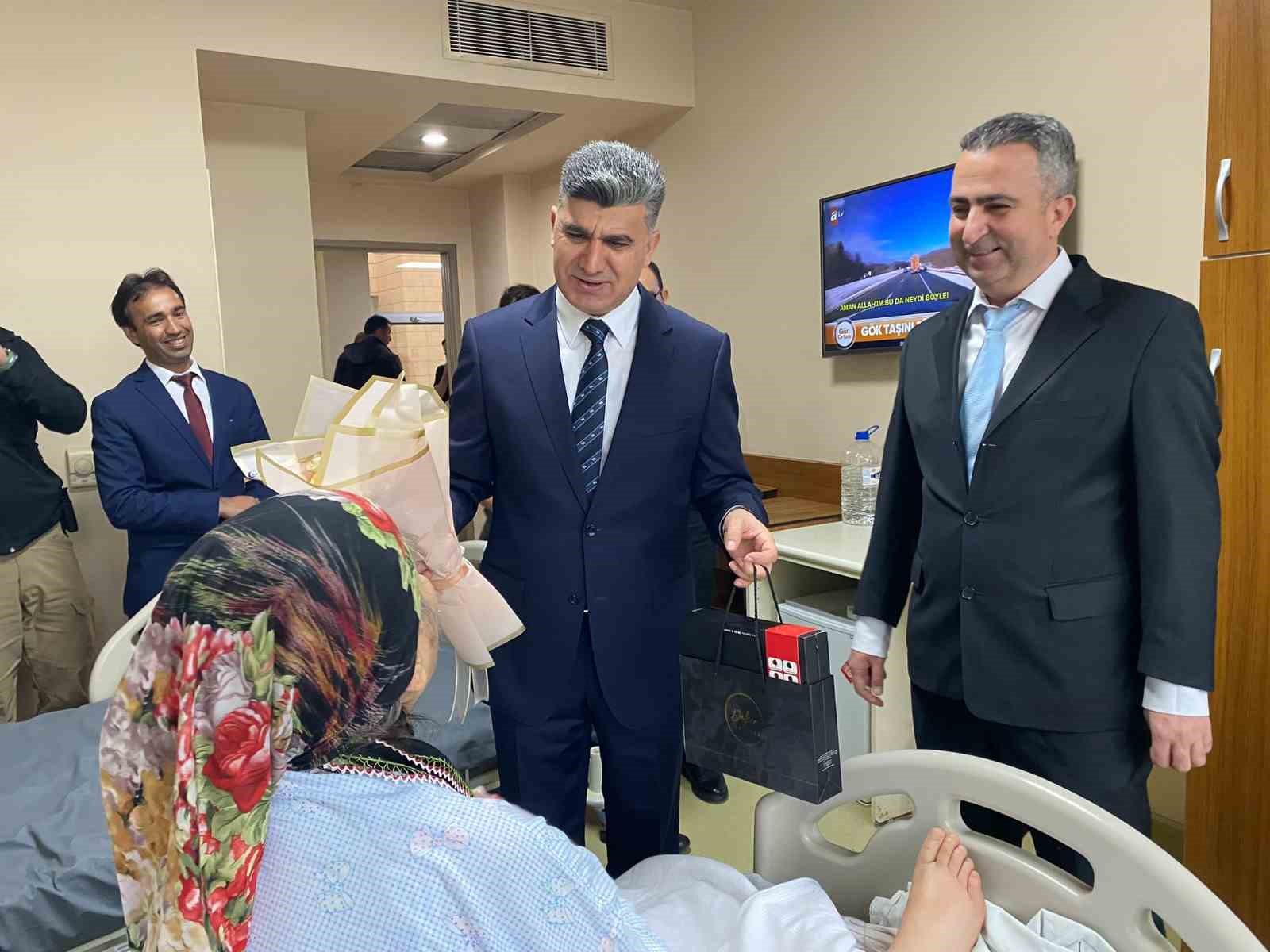 Şener, bayramda görev başındakileri ve şehit ailelerini unutmadı
