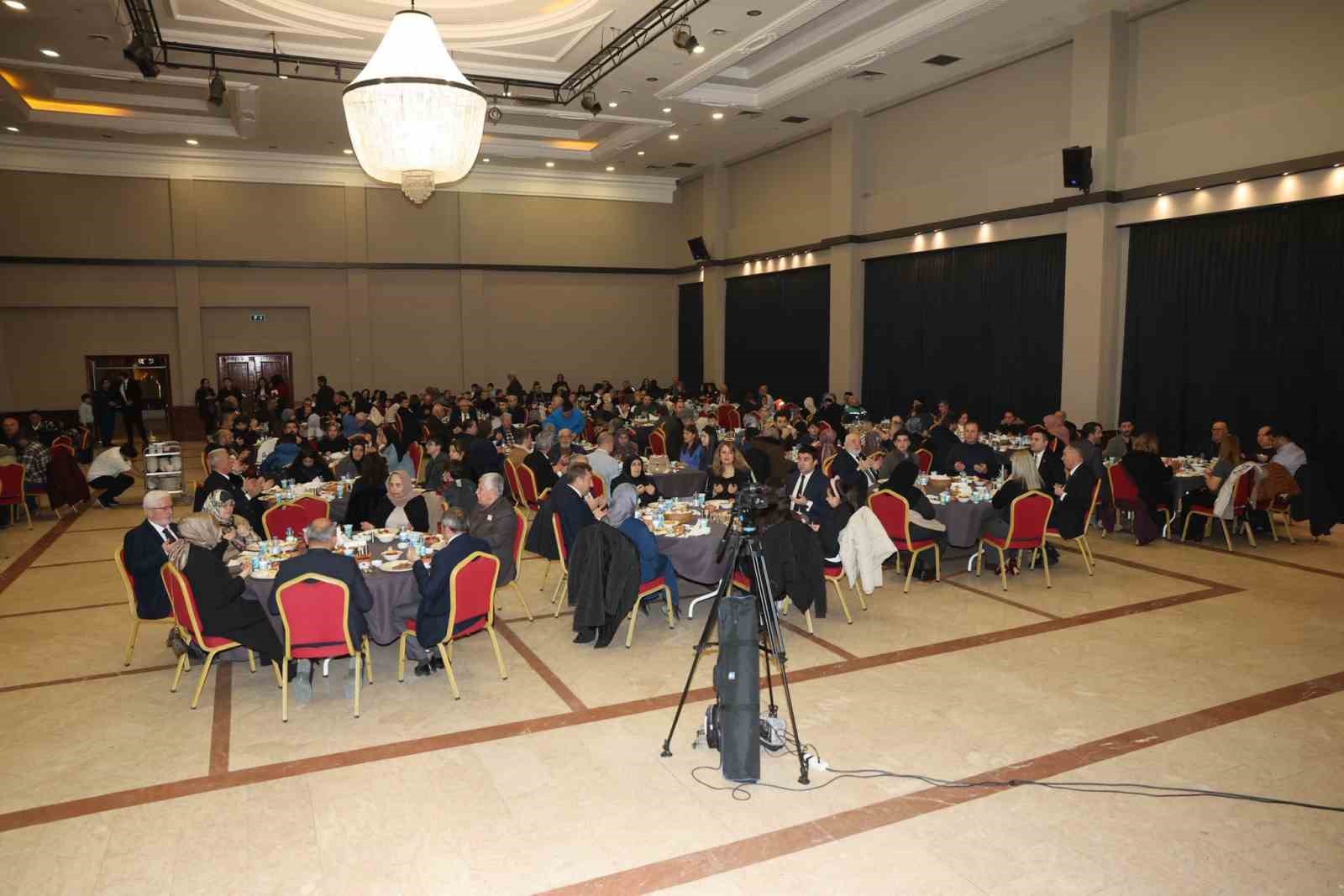 Şener Söğüt: "Biz vatanı kutsal, vatan sevgisini imandan biliriz"
