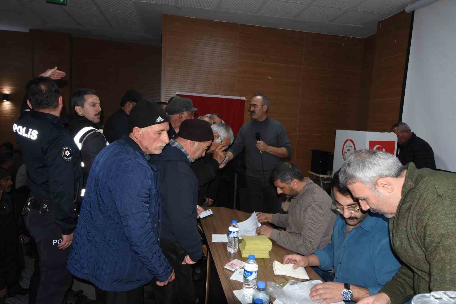 Şenkaya’da Esnaf Odası’na kadın eli
