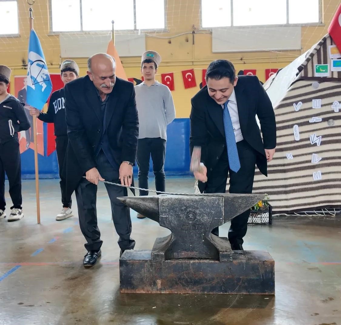 Şenkaya’da ‘Türk dünyası ve toplulukları’ haftası kutlandı
Şenkaya’da ‘Türk dünyası ve toplulukları’ haftası kutlandı