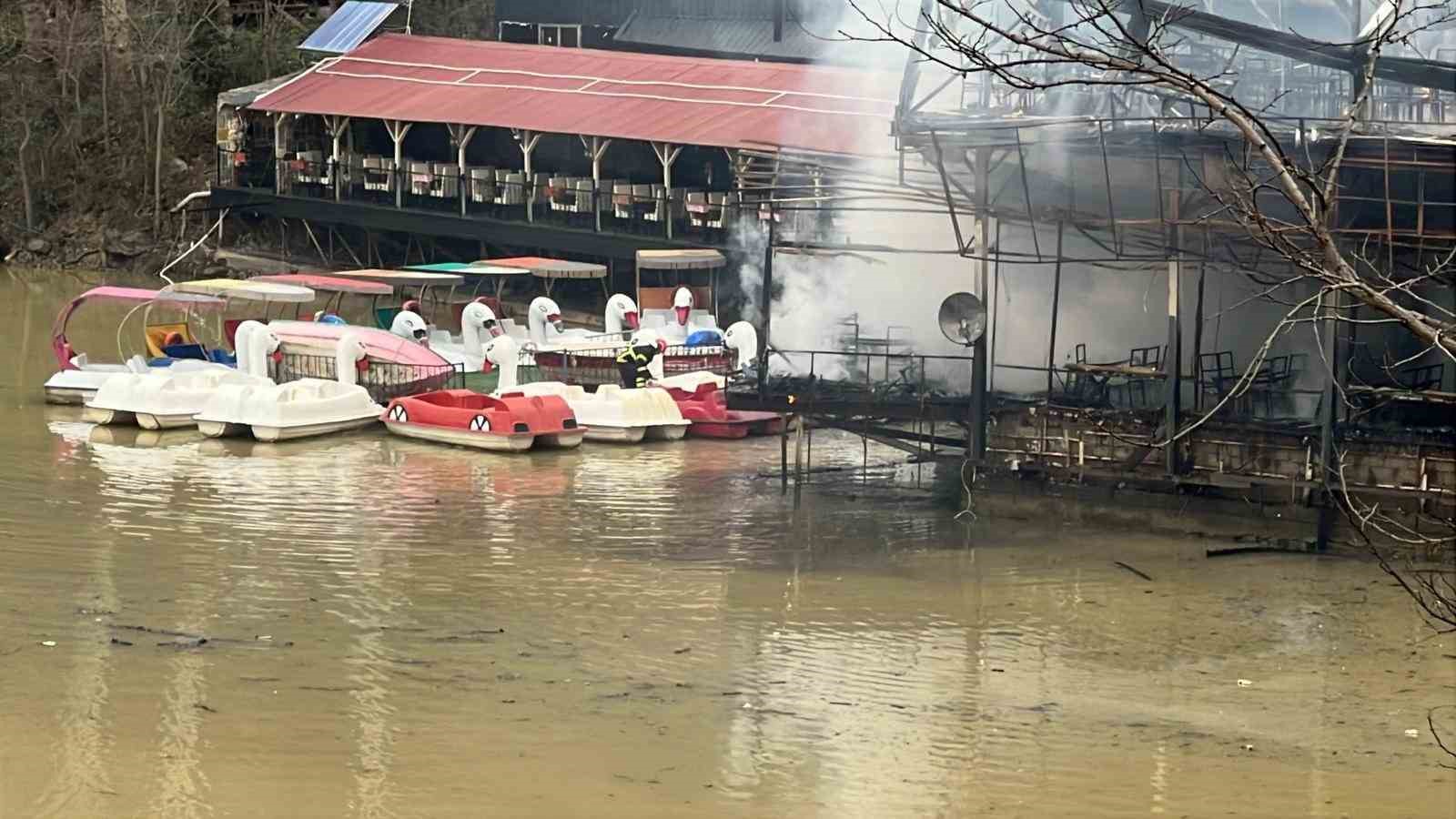 Sera Gölü’ndeki turistik işletmede yangın
