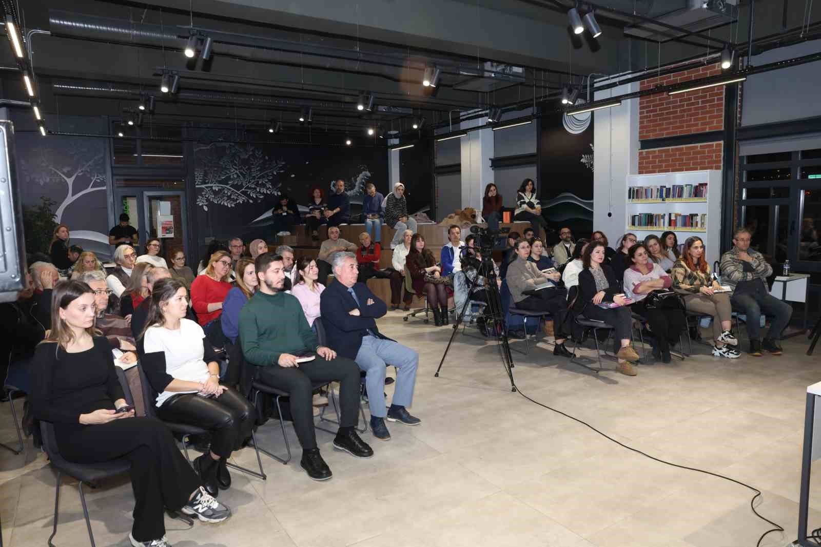 Seray Şahiner, son romanını doğduğu şehir Bursa’da anlattı
