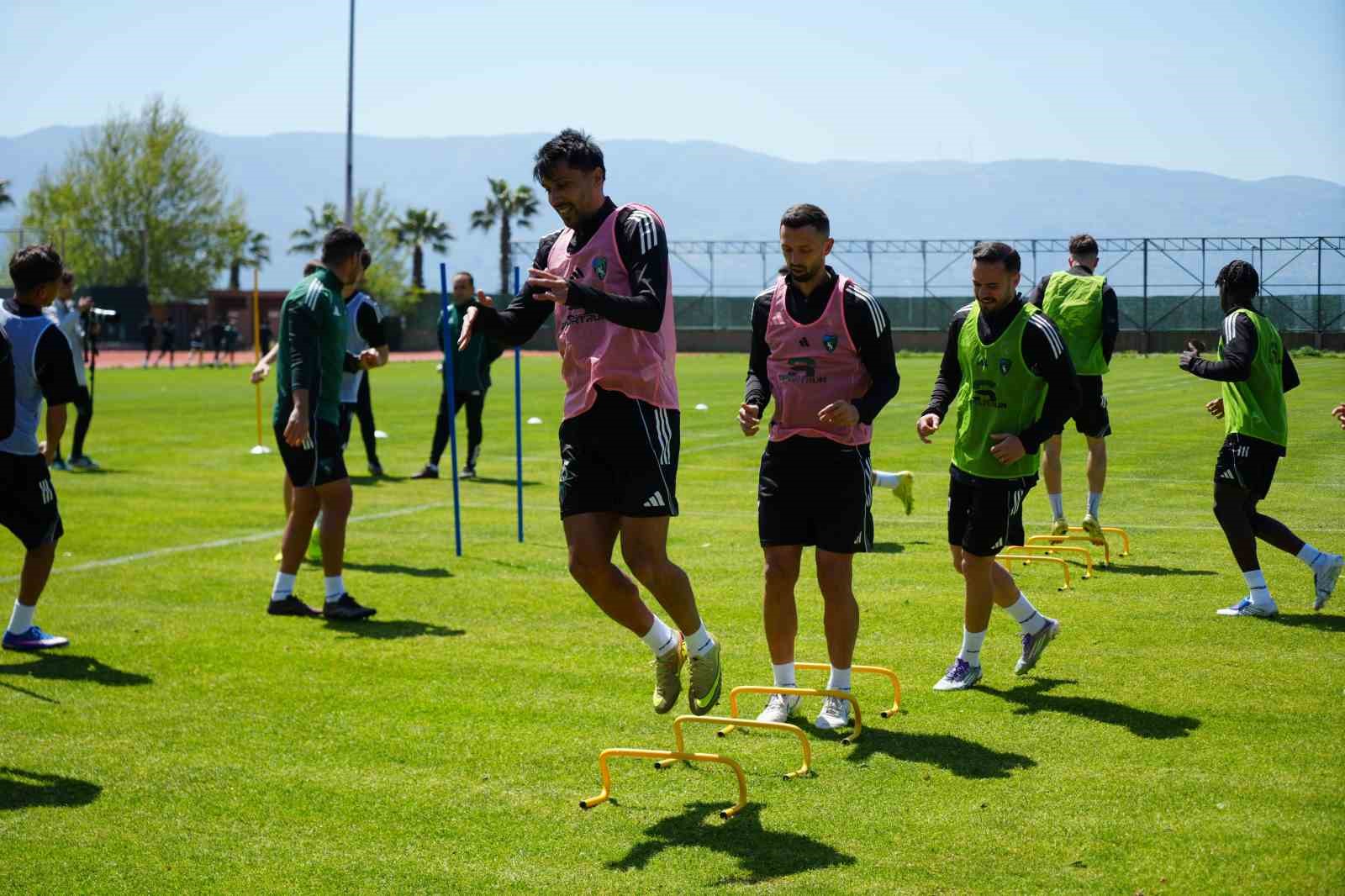 Serdar Dursun: "Yurt içinden ve yurt dışından bazı kulüpler benimle iletişime geçiyor"
