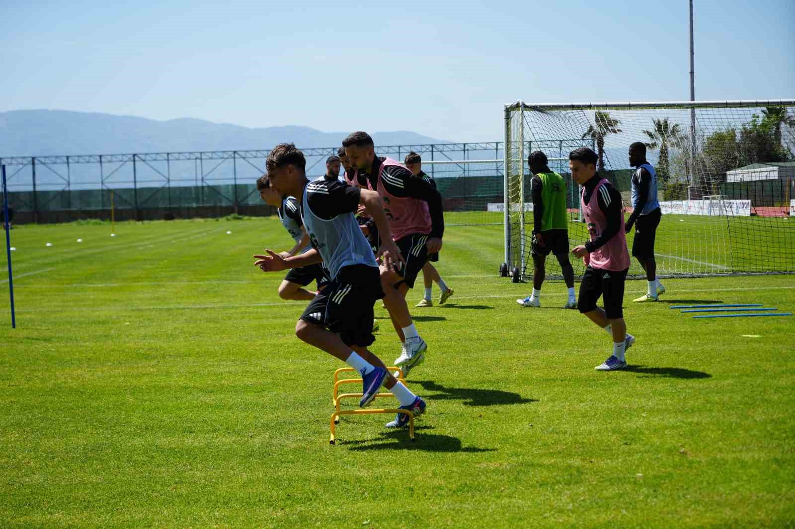 Serdar Dursun: "Yurt içinden ve yurt dışından bazı kulüpler benimle iletişime geçiyor"
