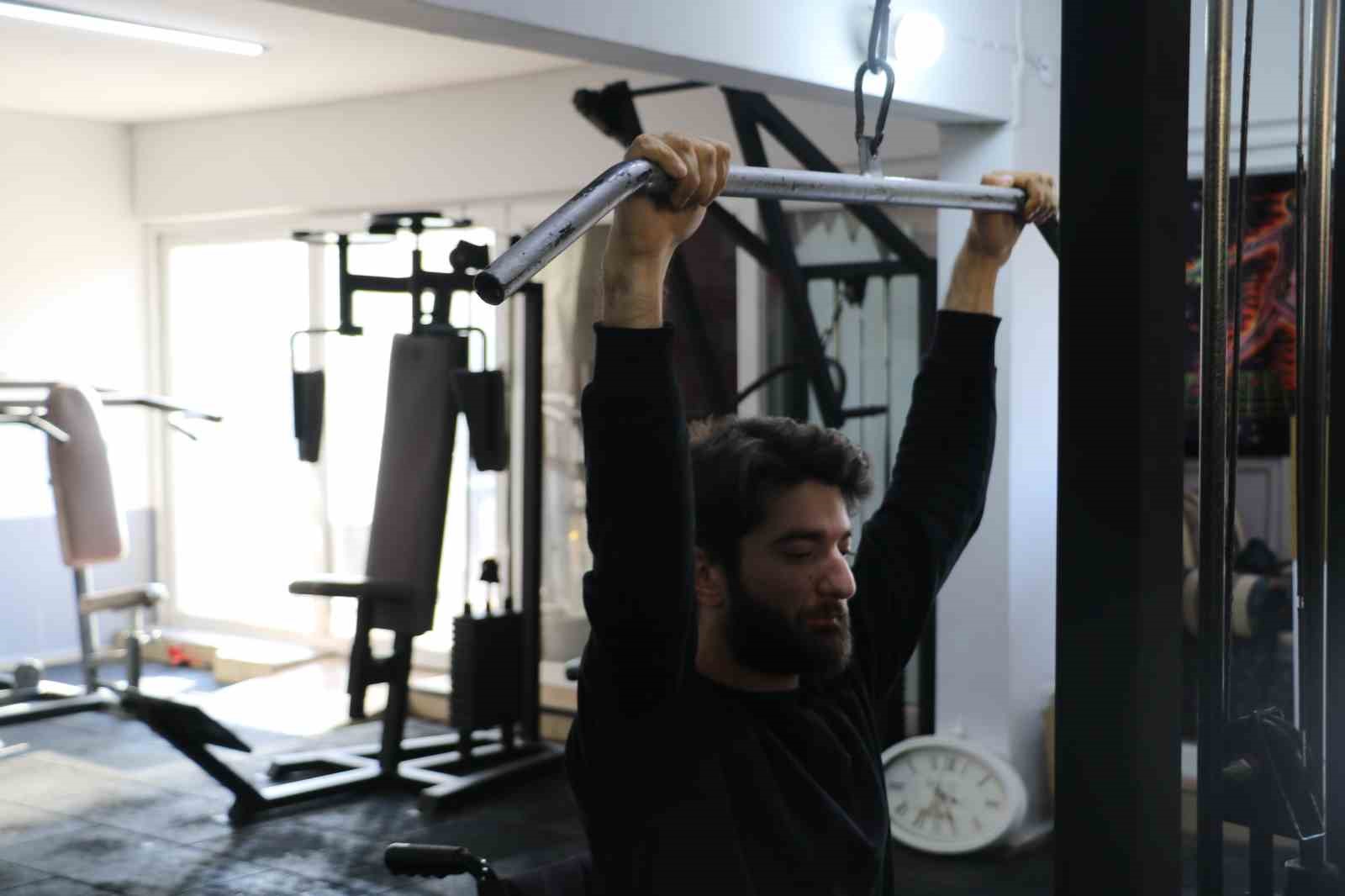 Serebral palsi hastası genç sporla hayata tutundu
