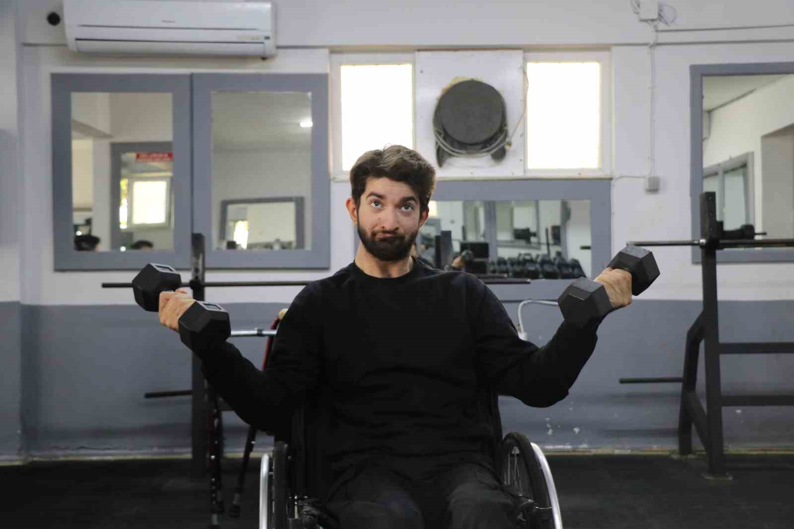 Serebral palsi hastası genç sporla hayata tutundu
