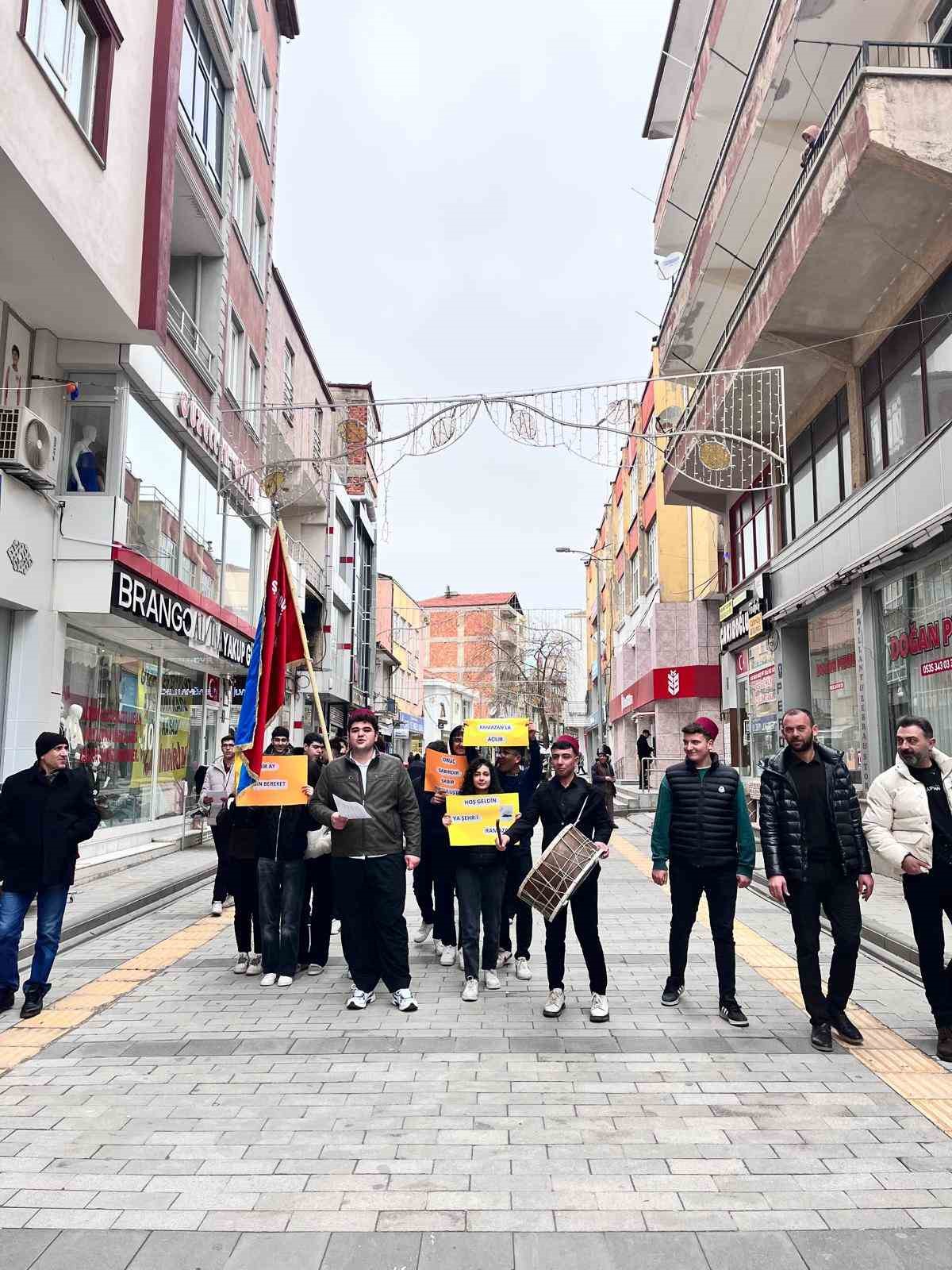 Şereflikoçhisar’da Ramazan coşkusu: Öğrencilerden Ramazan manileri söyledi
Şereflikoçhisar’da Ramazan coşkusu: Öğrencilerden Ramazan manileri söyledi
