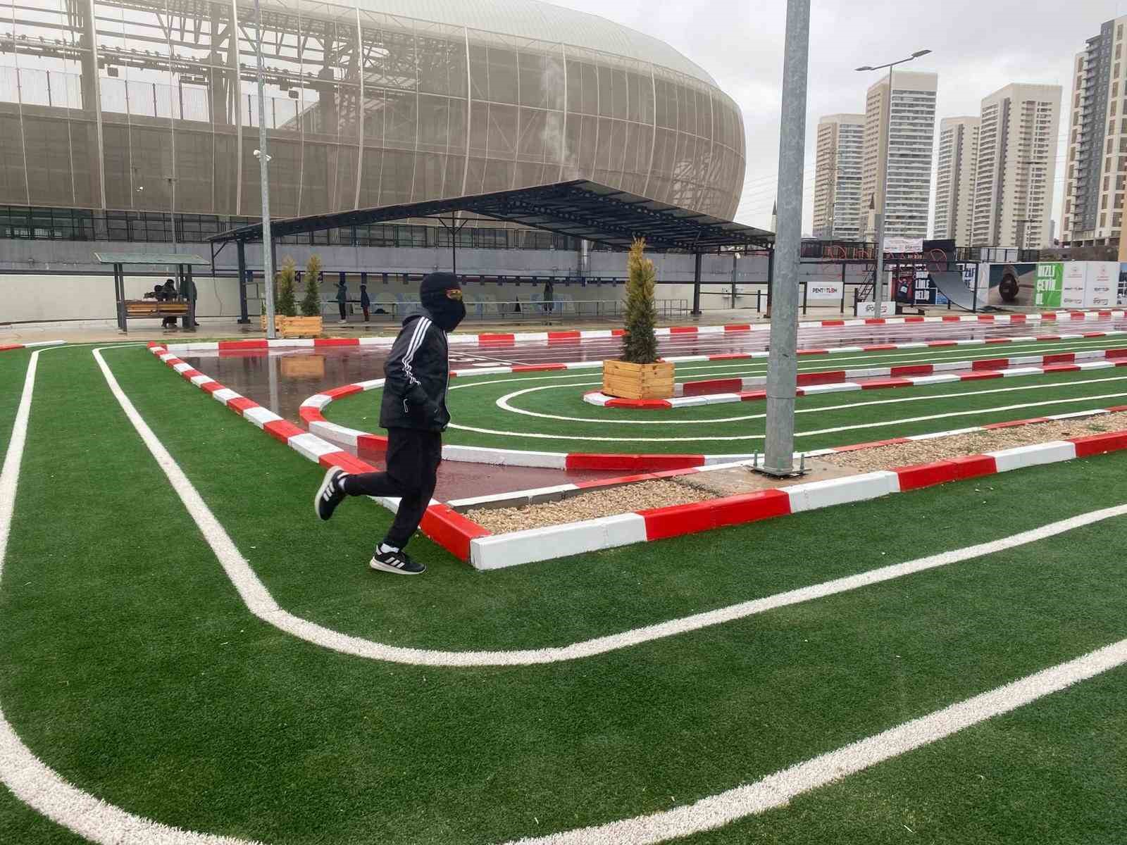 Serhat Aydın: "Türkiye’de ilk defa 5 branşın aynı anda yapılabileceği tesisi sporcularımıza kazandırdık"
