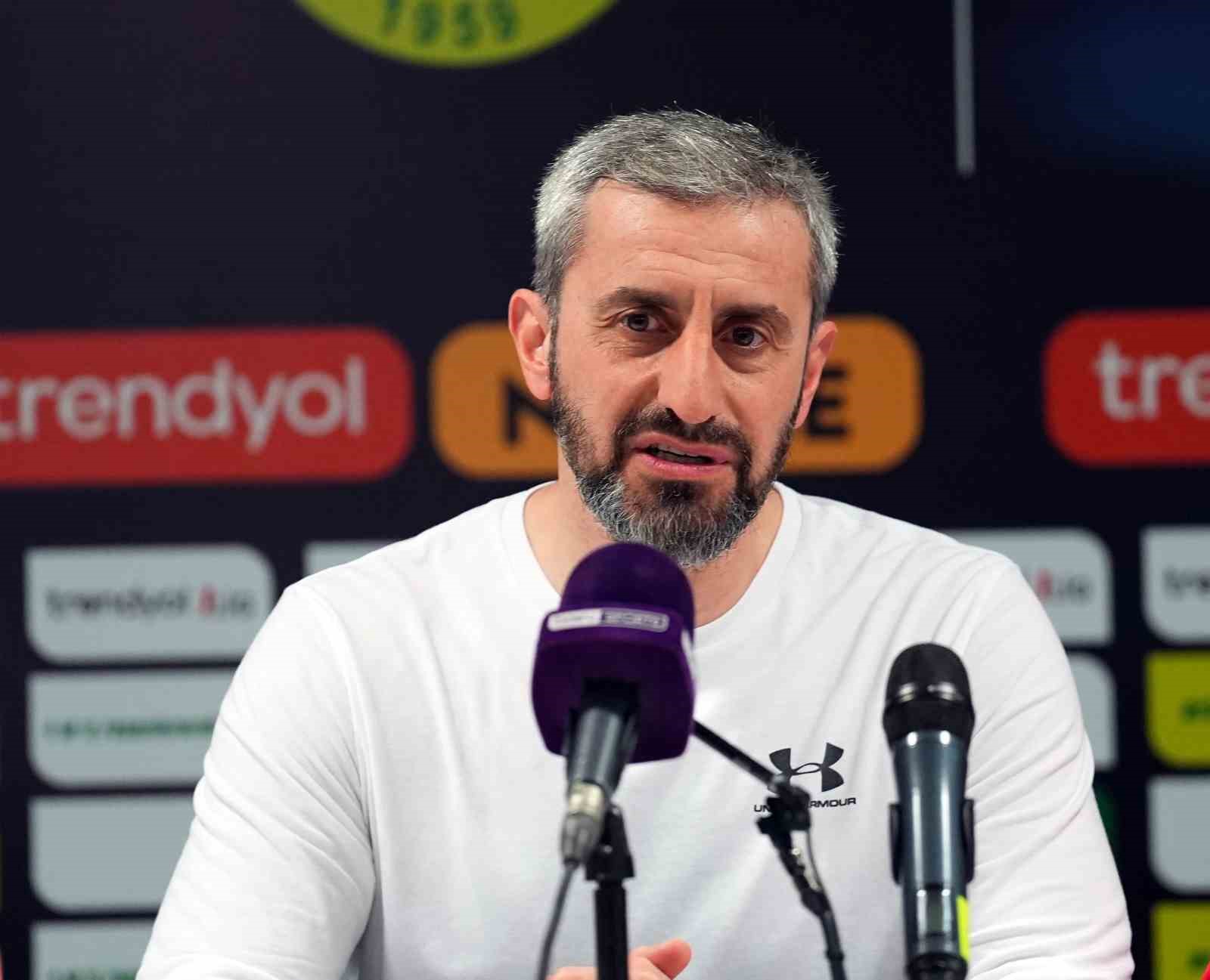 Serkan Özbalta: "İnşallah sezon sonu istenilen şampiyonluğa ulaşırız"
Serkan Özbalta: "İnşallah sezon sonu istenilen şampiyonluğa ulaşırız"