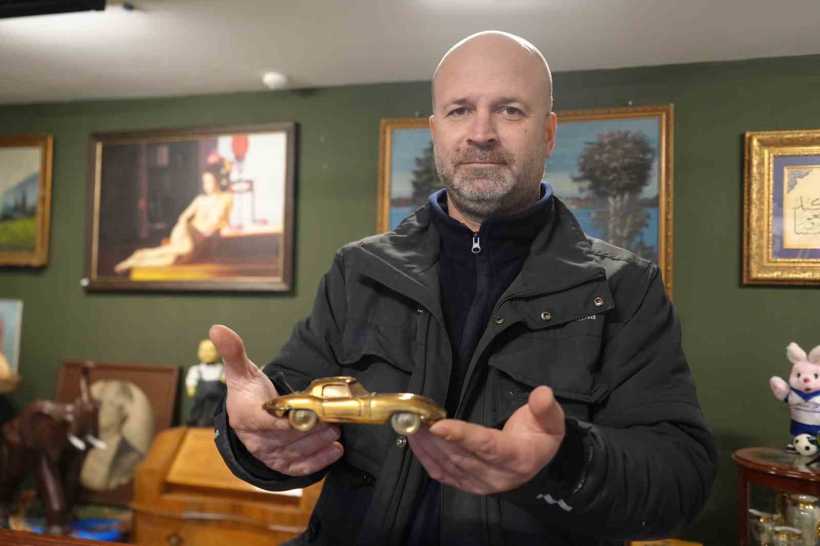 Servet değerindeki çakmaklar görenlerin ilgisini çekiyor
