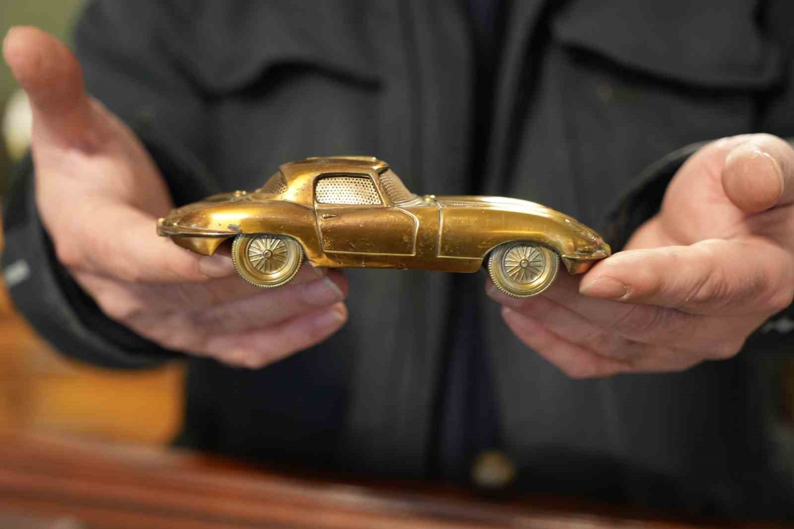 Servet değerindeki çakmaklar görenlerin ilgisini çekiyor
