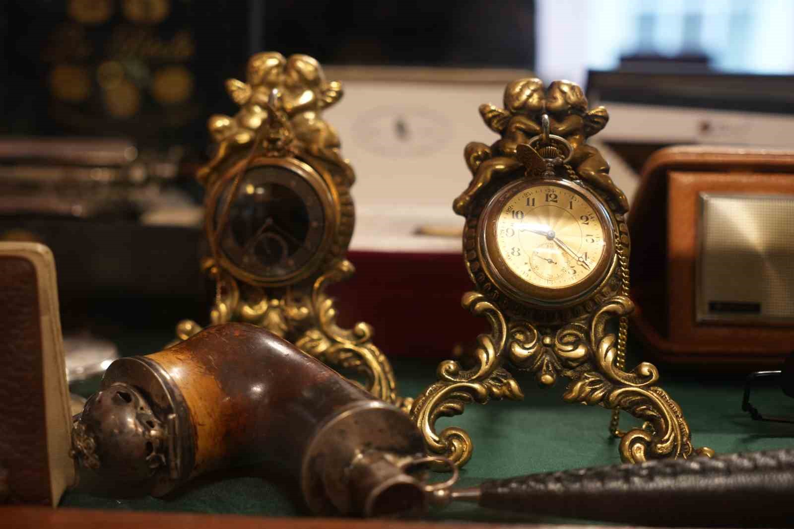 Servet değerindeki çakmaklar görenlerin ilgisini çekiyor
