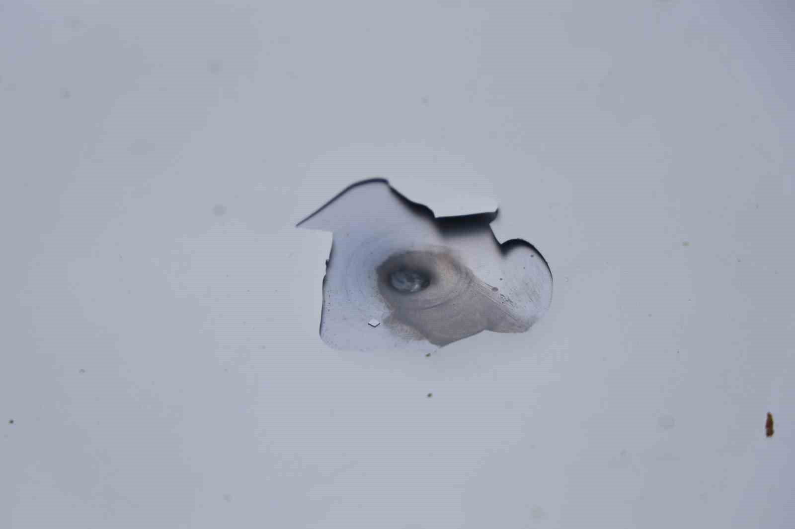 Sesle panik ve korku yaşayan vatandaşın aracına yorgun mermi isabet etti
