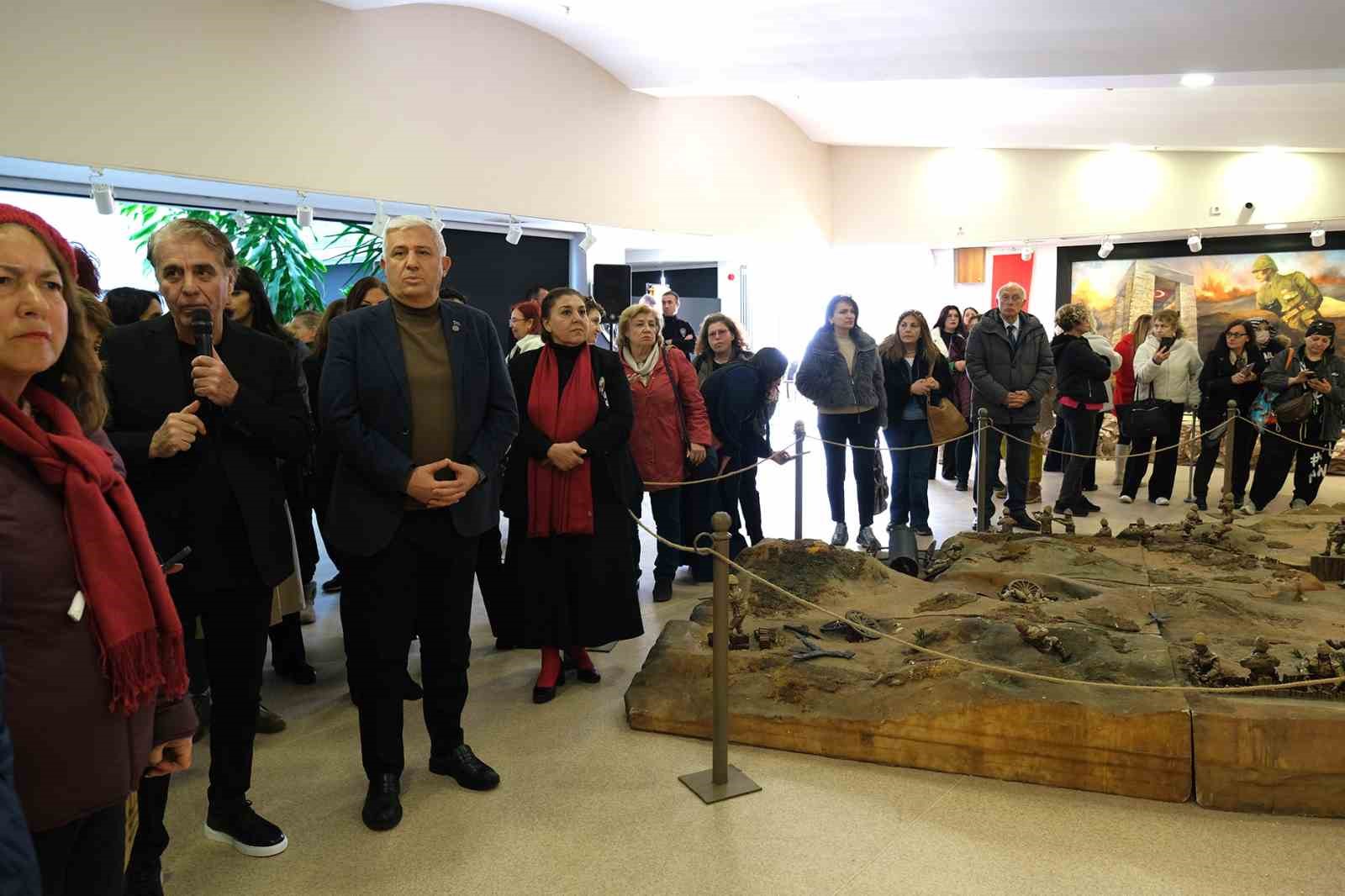 "Sessiz Çizgiler" Sergisi, Çanakkale ruhunu sanatla yaşatıyor
