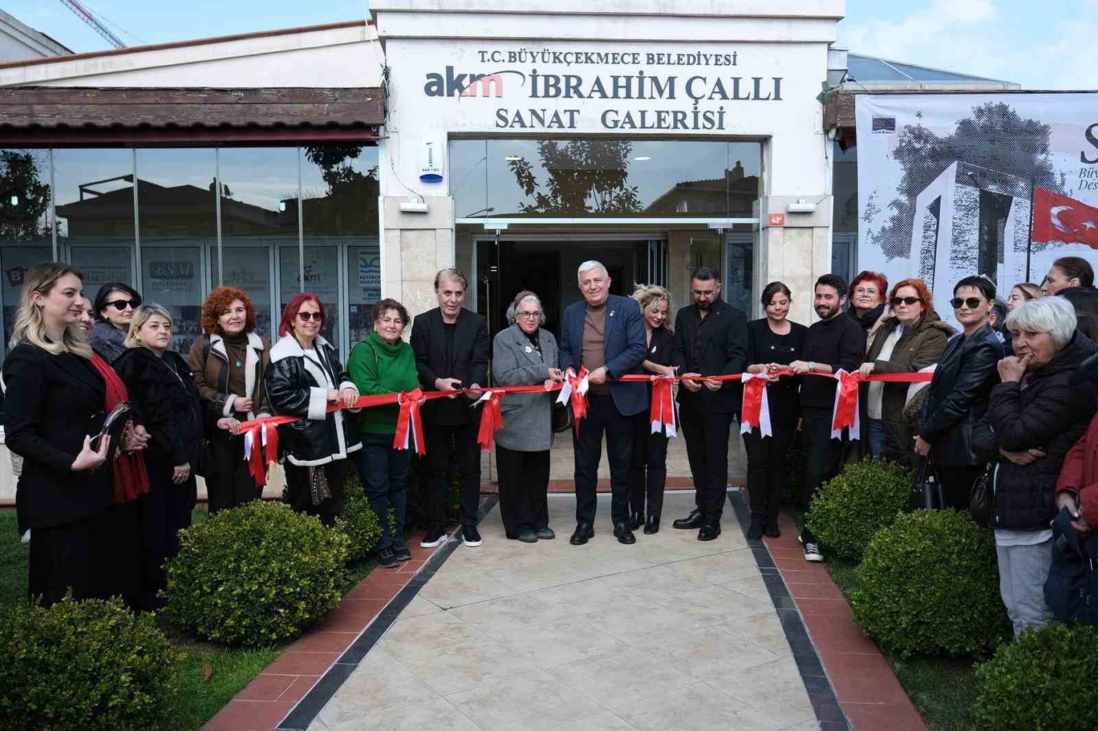 "Sessiz Çizgiler" Sergisi, Çanakkale ruhunu sanatla yaşatıyor
