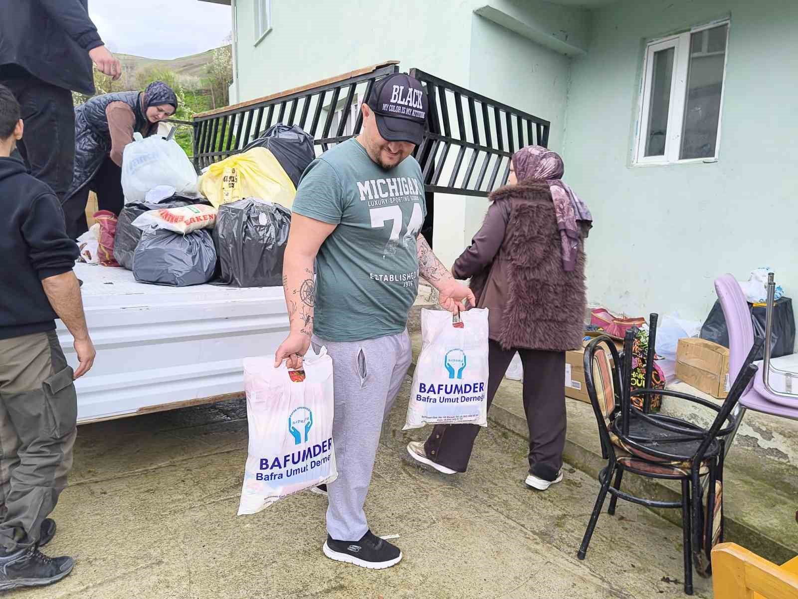 ’Sessiz’ mahalleye 3 kamyonluk yardım
