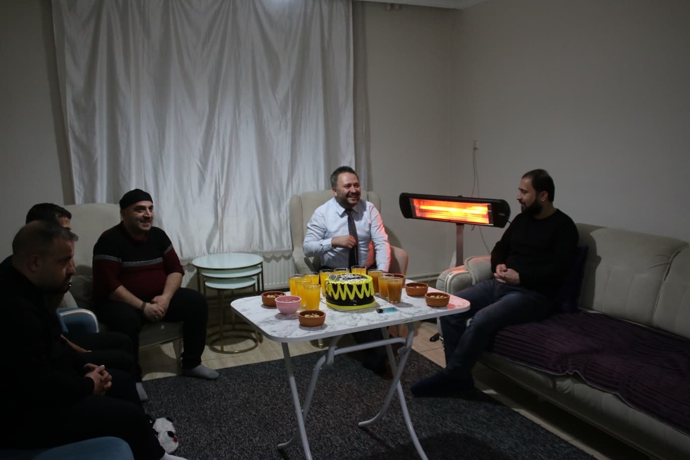 Sevgi Evlerinden ayrılan gence doğum günü sürprizi
Sevgi Evlerinden ayrılan gence doğum günü sürprizi