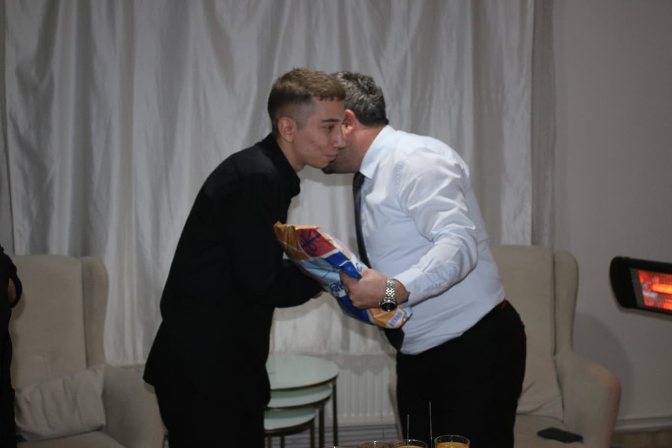 Sevgi Evlerinden ayrılan gence doğum günü sürprizi
Sevgi Evlerinden ayrılan gence doğum günü sürprizi