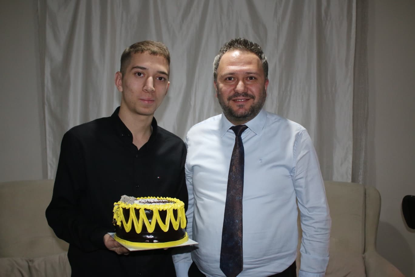 Sevgi Evlerinden ayrılan gence doğum günü sürprizi
Sevgi Evlerinden ayrılan gence doğum günü sürprizi