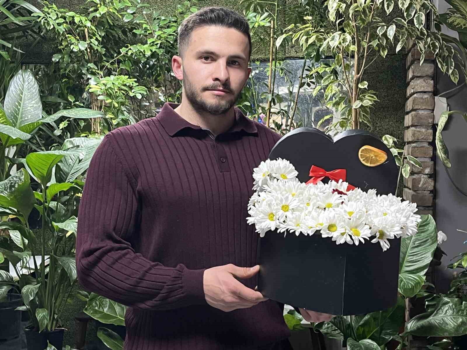 Sevgisini çiçekle anlatanlar çiçek tercih ediyor
