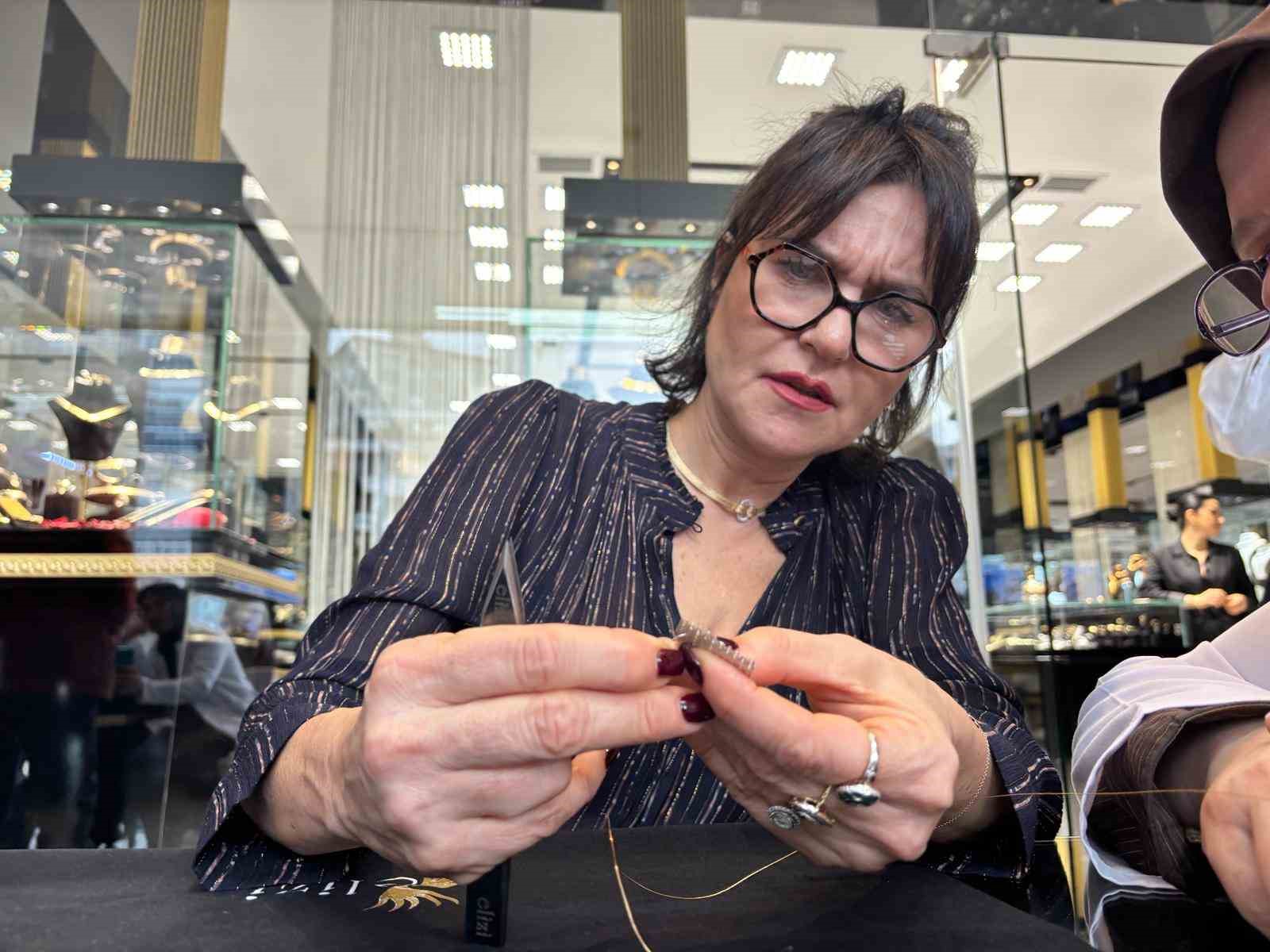 Şevval Sam Trabzon hasırına ilmek attı
