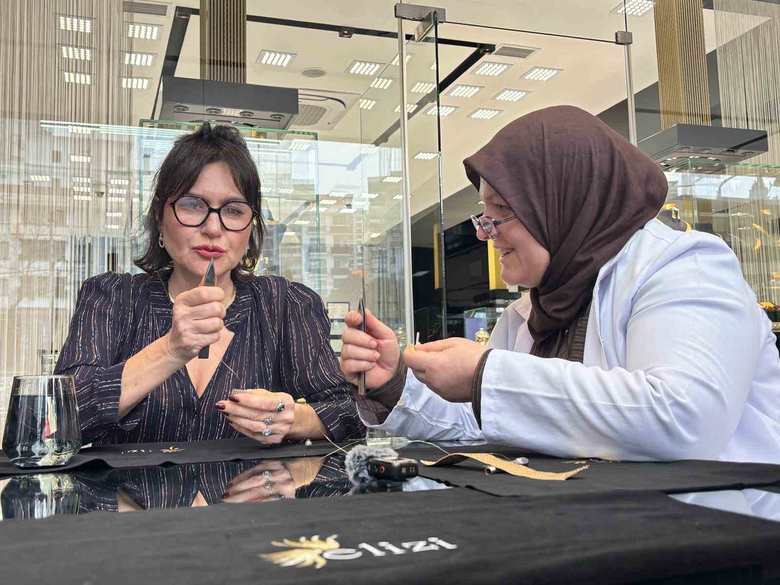 Şevval Sam Trabzon hasırına ilmek attı
