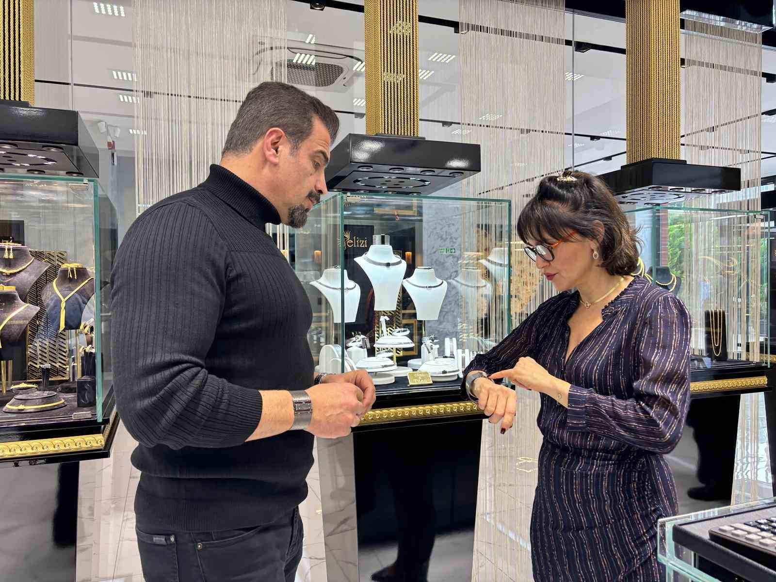 Şevval Sam Trabzon hasırına ilmek attı
