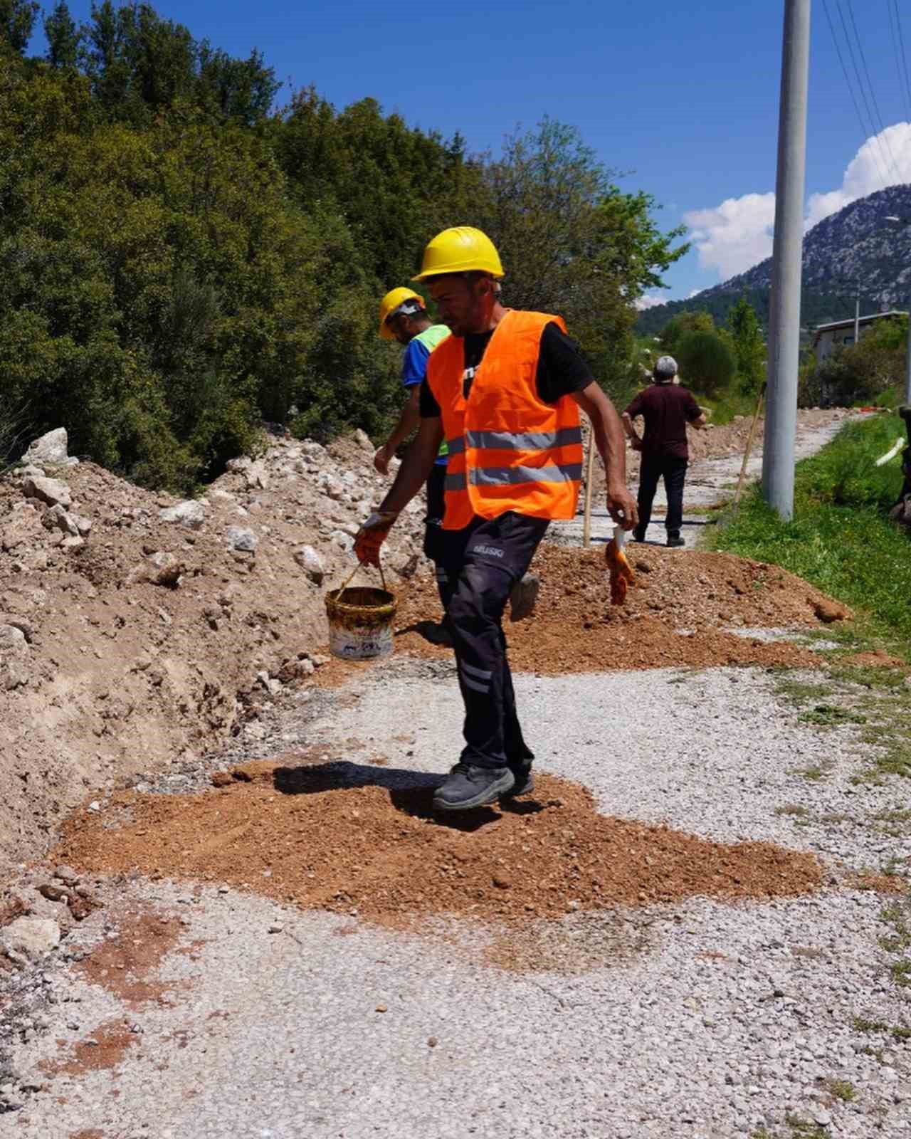 Seydikemer Çatak Mahallesi içme suyu isale hattı yenileniyor
