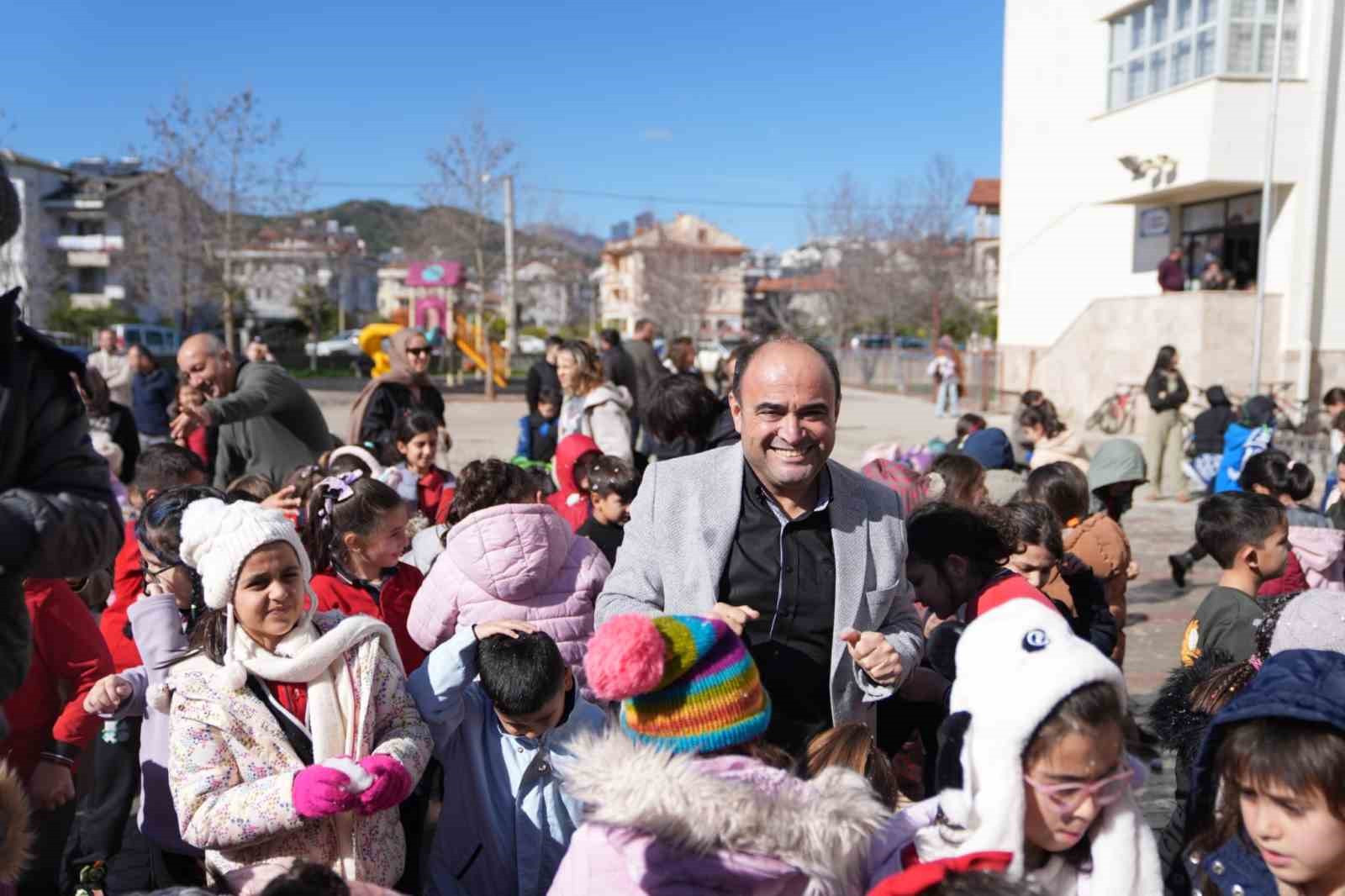 Seydikemer’de Başkan Akdenizli, çocukların hayalini gerçekleştirdi
