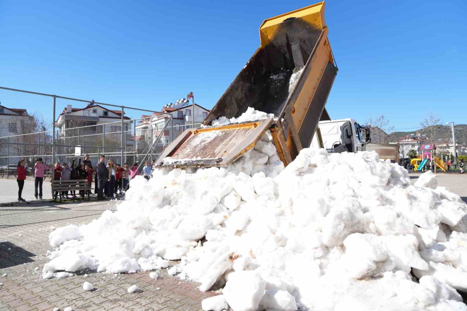 Seydikemer’de Başkan Akdenizli, çocukların hayalini gerçekleştirdi
