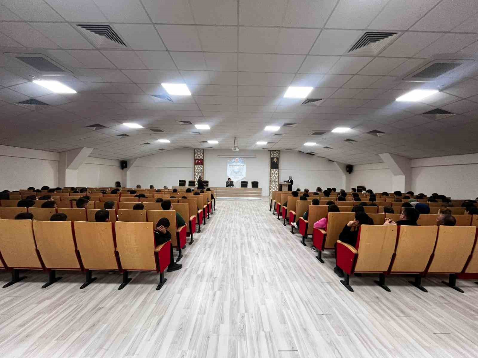 Seydikemer’de öğrencilere siber güvenlik semineri
